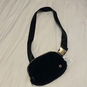 Lululemon fleece belt bag in Black